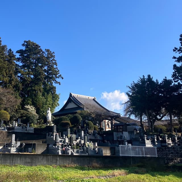 正林寺｜正林寺を開創した日頂の墓碑がある。日頂は日蓮の六人の高弟「六老僧」の一人であり、北山本門寺（②）で兄弟子の日興を助け、富士門流の発展に寄与した。
