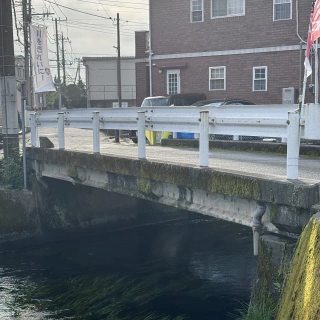 勝之橋｜方辺川にかかる橋で、戦国時代武田信玄が駿河国（静岡県）に侵攻してきたとき、この橋の所で「もののふのいくさに勝の橋にきていさみわたりてとる泉芹」という和歌を詠んだといわれる。